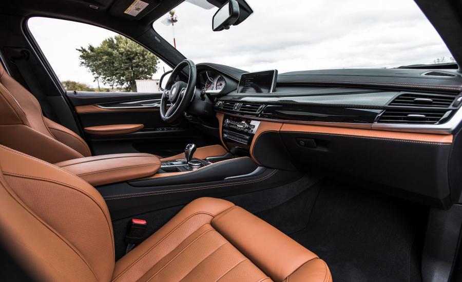 Интерьер BMW X6 M 2016 года  (US) (фото 16 из 18)
